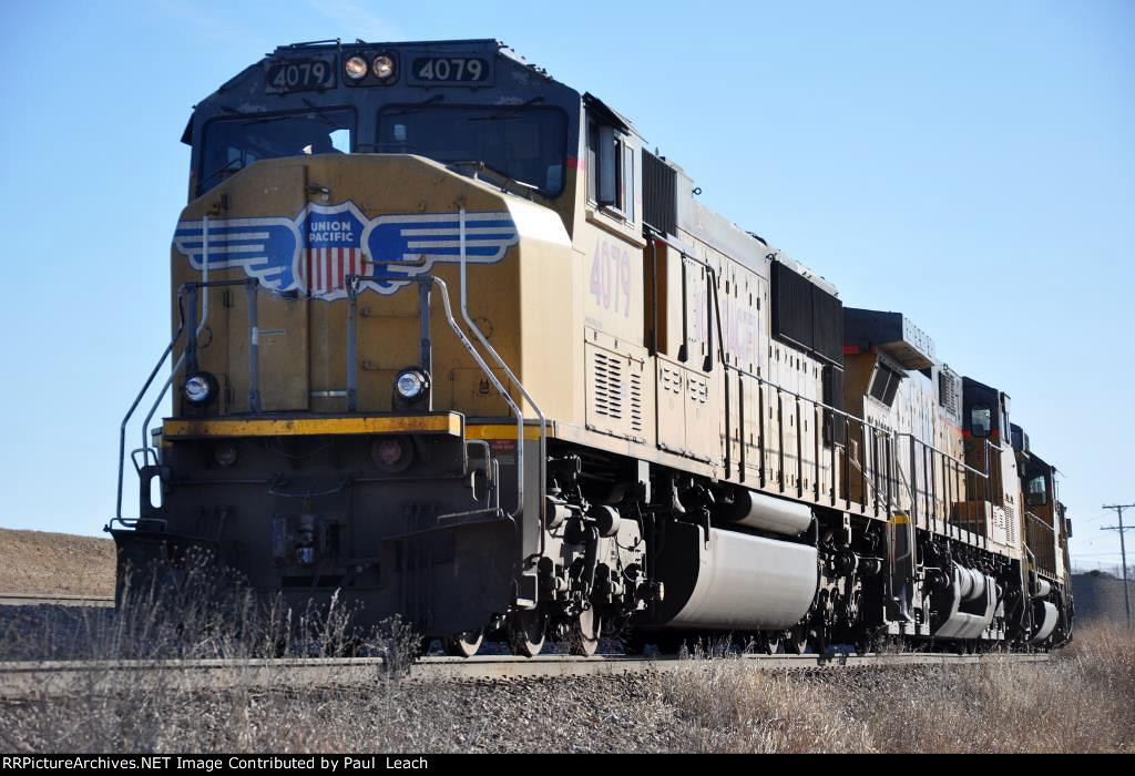 Northbound manifest approaches the yard